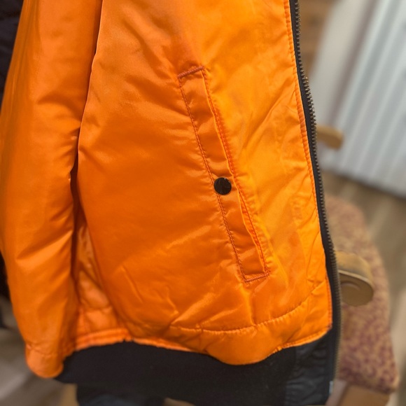 Rare "Titanic" movie bomber jacket.  Makes a nice warm winter season coat. - Picture 8 of 11